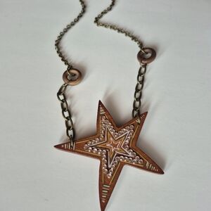 NWOT Boho Celestial Wood Star Necklace - 17" Chain - Rhinestone Accents